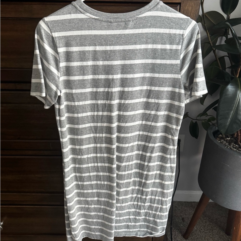 Banana Republic Gray and White Striped Tee - Picture 2 of 3